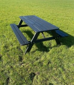 Goedkopepicknicktafels.nl | Zwarte XL Picknicktafel | Tuintafel 6 Persoons | Zwart Gespoten Gedroogd Grenen Hout! -Tuinmeubelen Winkel 1043x1200 2