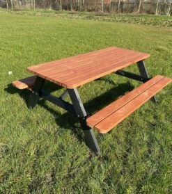 Goedkopepicknicktafels.nl | Zwart Bruine XL Picknicktafel Bruno | Tuintafel 6 Persoons | Bruin Zwart Gespoten Gedroogd Grenen Hout! -Tuinmeubelen Winkel 1061x1200