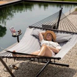 Vita5 Hangmat Met Standaard En Spreidstok – 2 Persoons – Incl. Bekerhouder - Afneembaar Kussen – Uv-bestendig – Lichtgrijs -Tuinmeubelen Winkel 1200x1200 1279