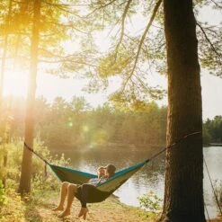 Kanyon Hangmat - Incl. Karabijnhaken En Riemen - Licht Parachutestof - 260 X 140 Cm - Tot 200kg - Groen/Khaki -Tuinmeubelen Winkel 1200x1200 1305