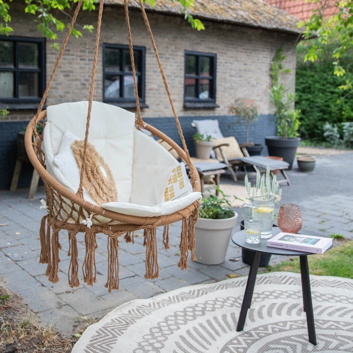 Vita5 Macramé Hangstoel - Voor Binnen En Buiten - Zonder Standaard - Incl. Kussen, Boekenvak En Beschermhoes - Tot 150kg - Bruin/Beige 13 Vita5 Macramé Hangstoel - Voor Binnen En Buiten - Zonder Standaard - Incl. Kussen, Boekenvak En Beschermhoes - Tot 150kg - Bruin/Beige - Afbeelding 11