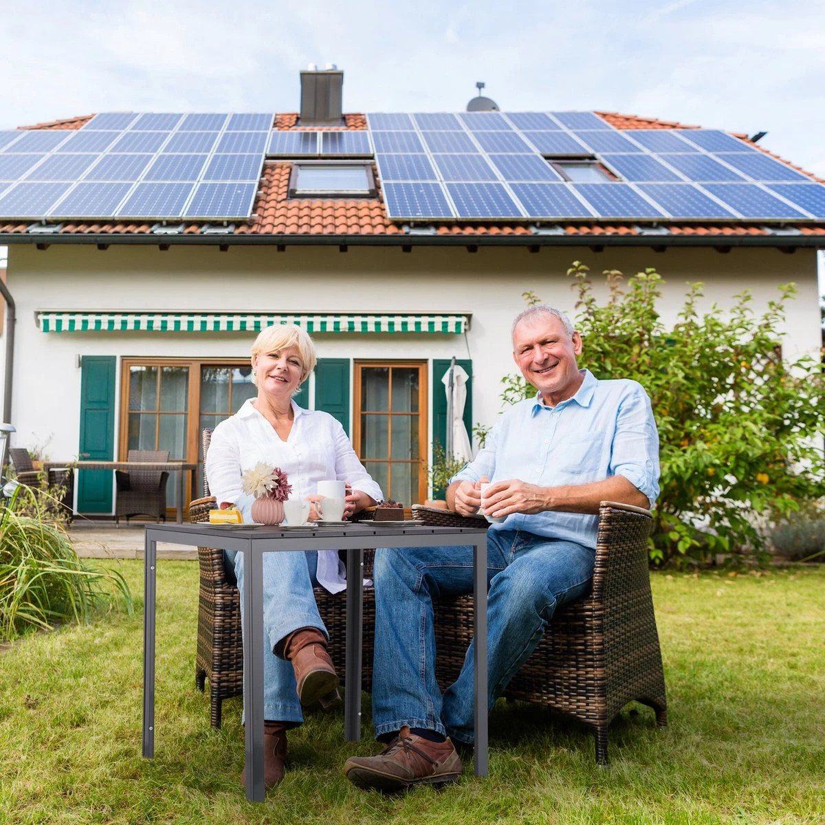 Relaxdays Tuintafel Vierkant - Grijze Buitentafel - Eettafel Tuin - Moderne Balkontafel 4 Relaxdays Tuintafel Vierkant - Grijze Buitentafel - Eettafel Tuin - Moderne Balkontafel - Afbeelding 2