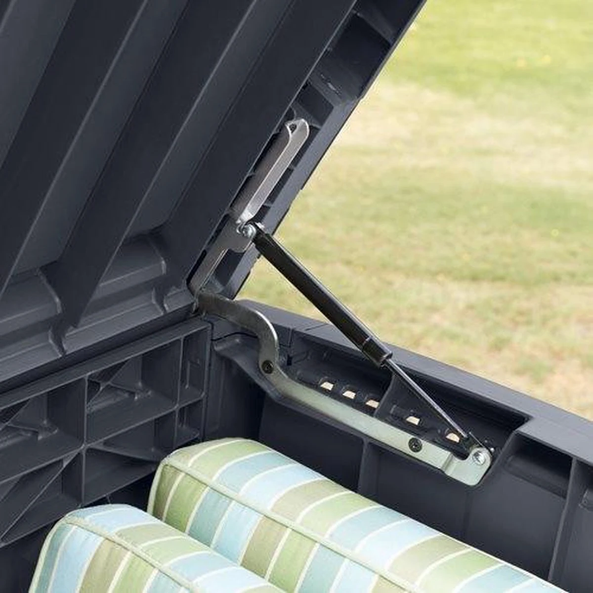 Keter - Borneo Opbergbox - 416 Liter - 129.5 X 62.5 X 70 Cm - Antraciet 15 Keter - Borneo Opbergbox - 416 Liter - 129.5 X 62.5 X 70 Cm - Antraciet - Afbeelding 13