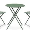 EMILIA Bistroset - 2 Inklapbare Stoelen En Een Ronde Tafel Van Gepoedercoat Staal Met Matte Afwerking – Groengrijs -Tuinmeubelen Winkel 1200x645