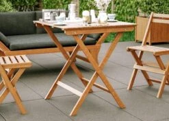 Bistro Set Hout Balkonset FSC – Patio Set Tuin – Houten Frans Tuinsetje – Kleine Tuinset – Complete Kleine Balkon Tafelset Met Gratis Bijzettafel – Hardhout FSC Balkonstoelen & Balkon Tafel - Tuintafel En Stoelen - Bistroset Van Hout – Balcony Set 29 Bistro Set Hout Balkonset FSC – Patio Set Tuin – Houten Frans Tuinsetje – Kleine Tuinset – Complete Kleine Balkon Tafelset Met Gratis Bijzettafel – Hardhout FSC Balkonstoelen & Balkon Tafel - Tuintafel En Stoelen - Bistroset Van Hout – Balcony Set -Tuinmeubelen Winkel 1200x857 7