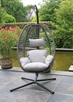 Lowander Egg Hangstoel Cocoon - Voor Binnen & Buiten - Met Standaard - Incl. Kussens 12 Lowander Egg Hangstoel Cocoon - Voor Binnen & Buiten - Met Standaard - Incl. Kussens -Tuinmeubelen Winkel 862x1200 1