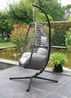 Lowander Egg Hangstoel Cocoon - Voor Binnen & Buiten - Met Standaard - Incl. Kussens 13 Lowander Egg Hangstoel Cocoon - Voor Binnen & Buiten - Met Standaard - Incl. Kussens -Tuinmeubelen Winkel 878x1200 1